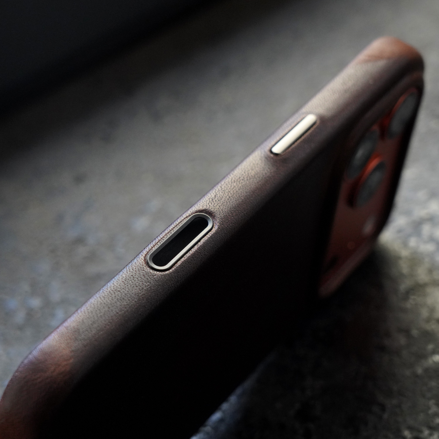 YMW Horween Dublin Genuine Lea - đánh giá và giá Phone Cases Dublin
